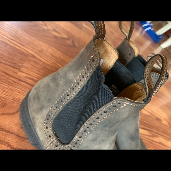 Rustic Brown Blundstones - Picture 3 of 6